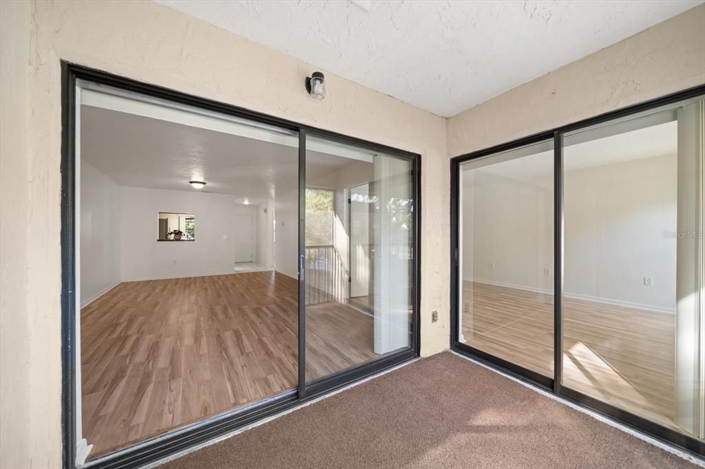 На продажу: $238,000 (2 спален, 2 ванн, 924 Квадратных фут)