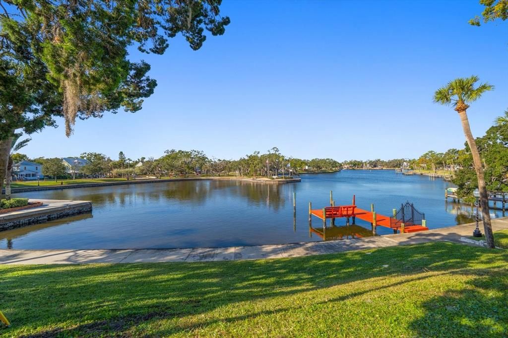 На продажу: $238,000 (2 спален, 2 ванн, 924 Квадратных фут)