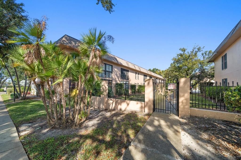 На продажу: $238,000 (2 спален, 2 ванн, 924 Квадратных фут)