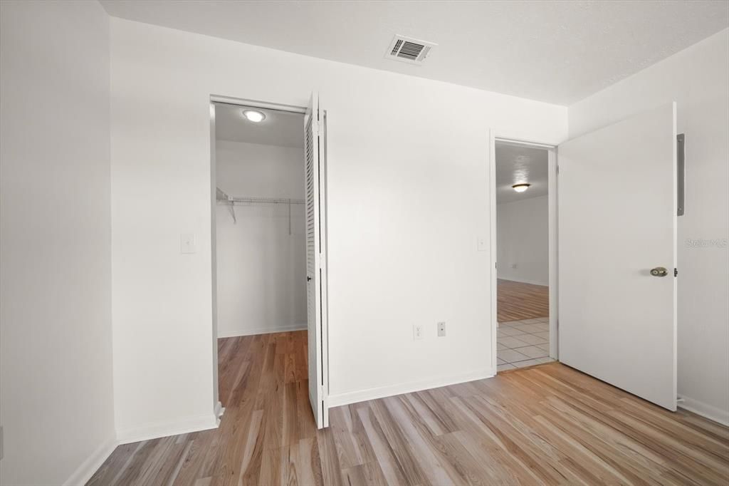 На продажу: $238,000 (2 спален, 2 ванн, 924 Квадратных фут)