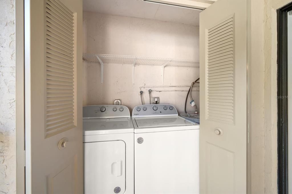 На продажу: $238,000 (2 спален, 2 ванн, 924 Квадратных фут)