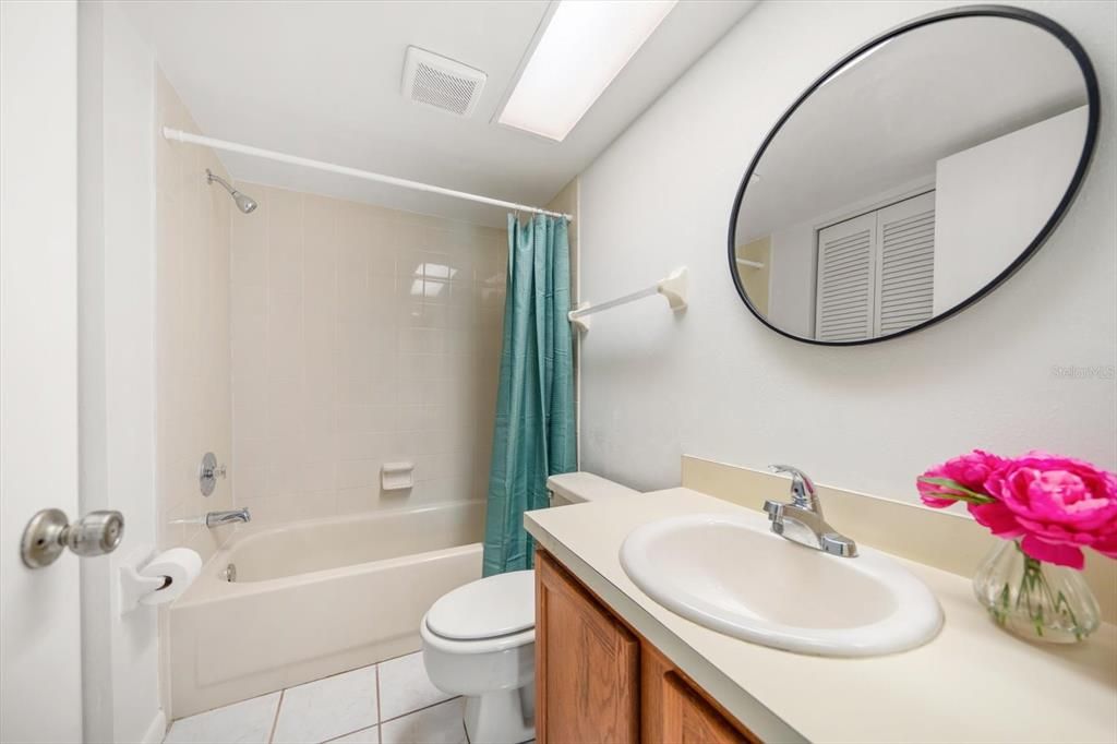 На продажу: $238,000 (2 спален, 2 ванн, 924 Квадратных фут)