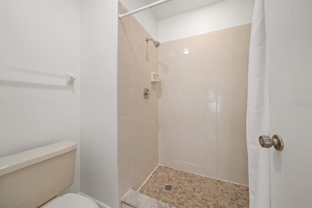 На продажу: $238,000 (2 спален, 2 ванн, 924 Квадратных фут)