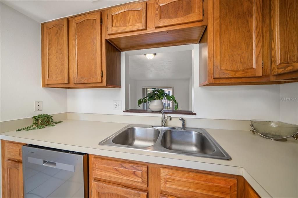 На продажу: $238,000 (2 спален, 2 ванн, 924 Квадратных фут)