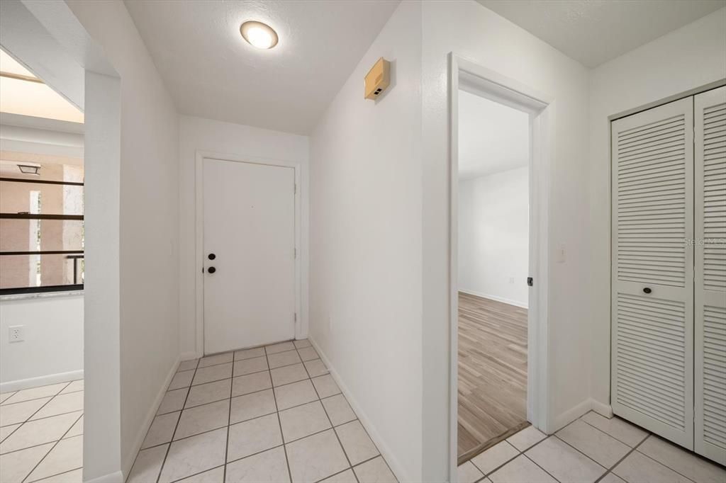 На продажу: $238,000 (2 спален, 2 ванн, 924 Квадратных фут)