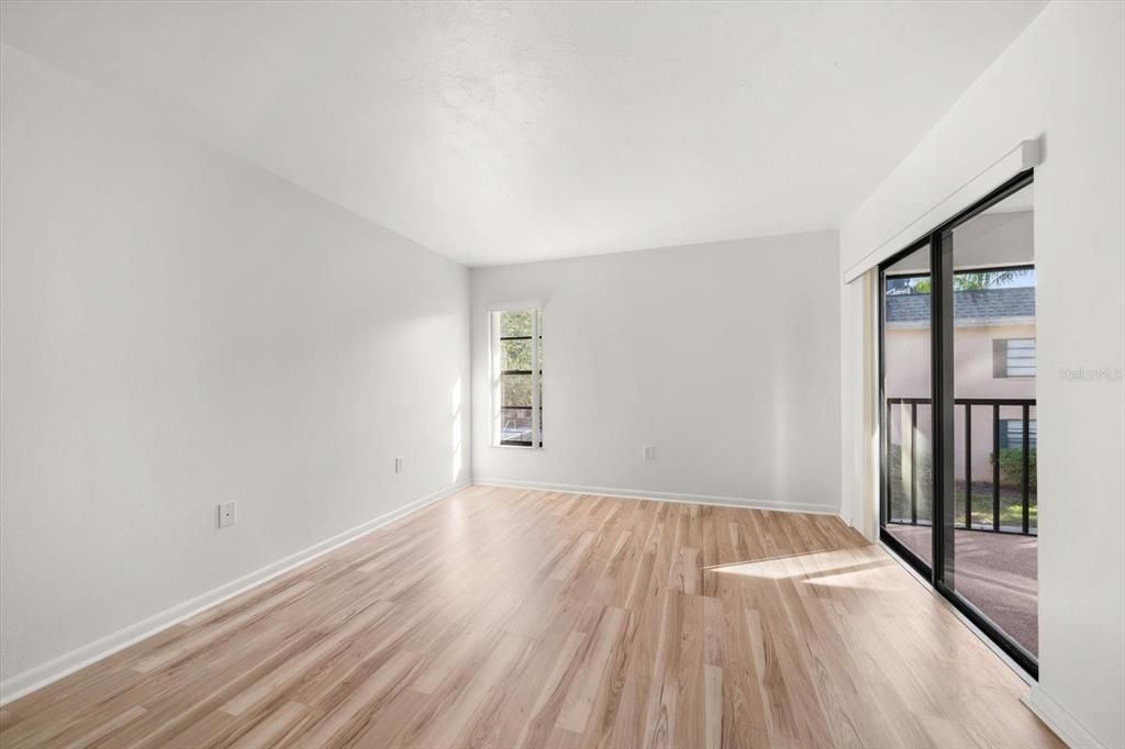 На продажу: $238,000 (2 спален, 2 ванн, 924 Квадратных фут)