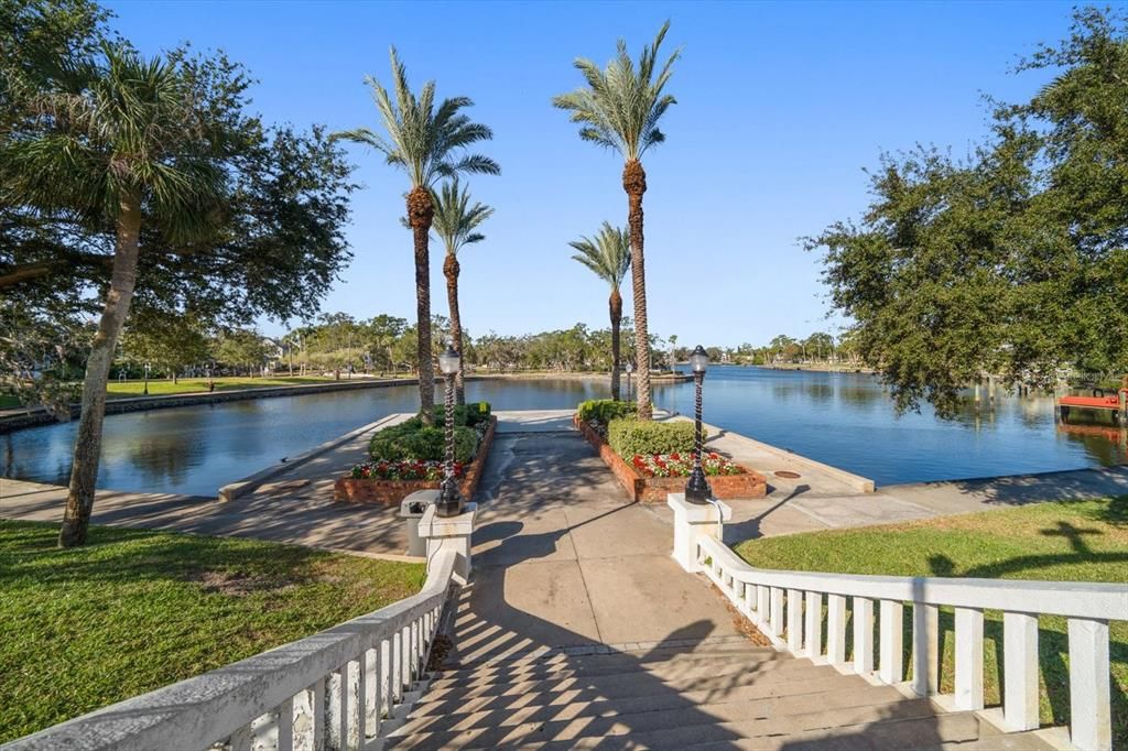 На продажу: $238,000 (2 спален, 2 ванн, 924 Квадратных фут)