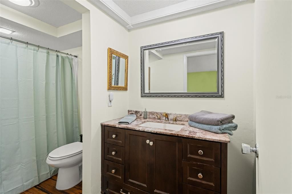 待售: $220,000 (2 贝兹, 2 浴室, 1464 平方英尺)