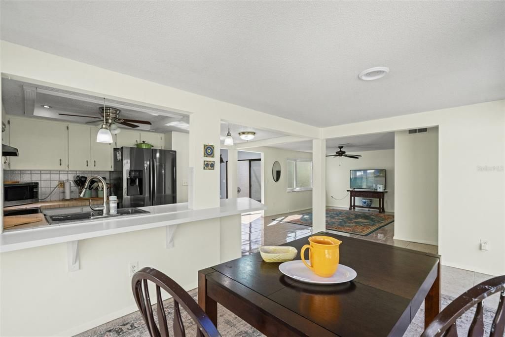 待售: $220,000 (2 贝兹, 2 浴室, 1464 平方英尺)