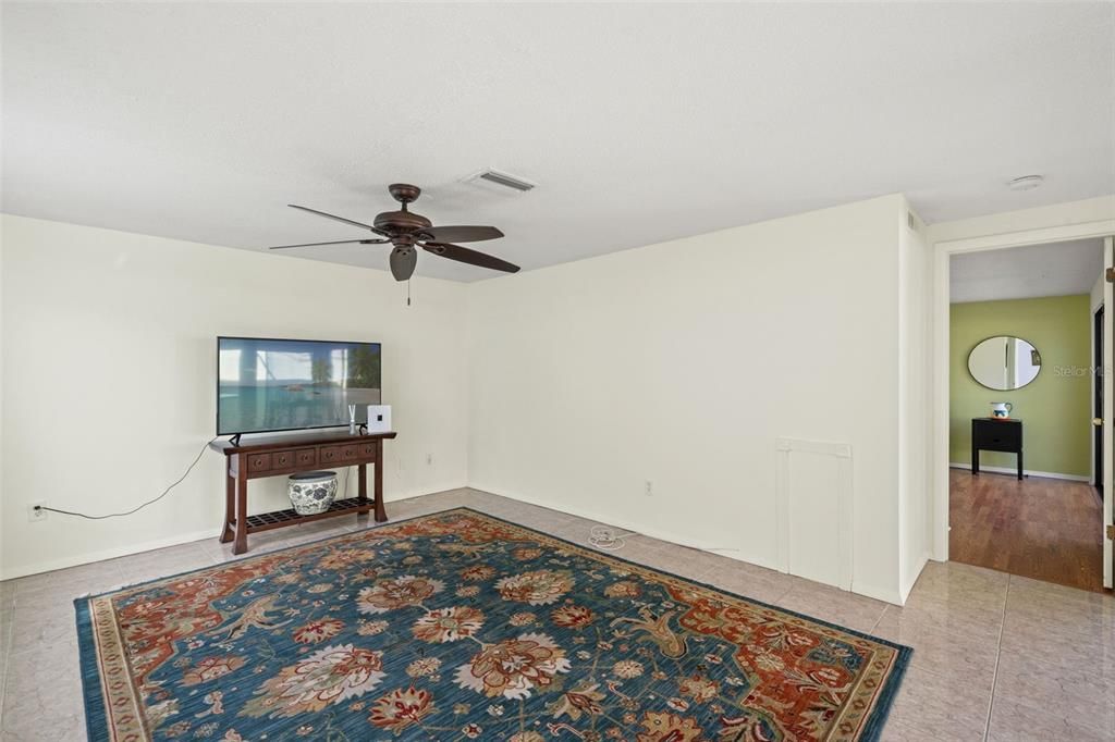 待售: $220,000 (2 贝兹, 2 浴室, 1464 平方英尺)