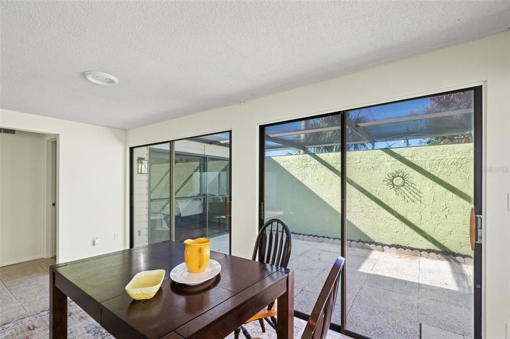 待售: $220,000 (2 贝兹, 2 浴室, 1464 平方英尺)