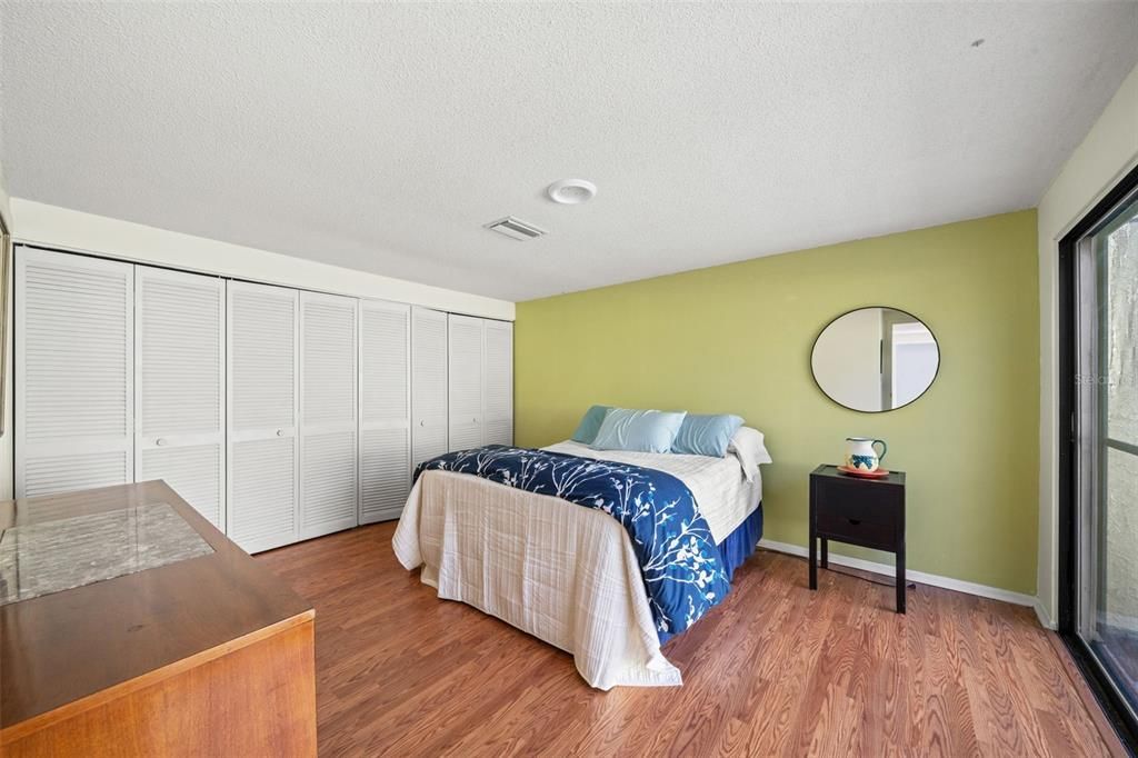 待售: $220,000 (2 贝兹, 2 浴室, 1464 平方英尺)