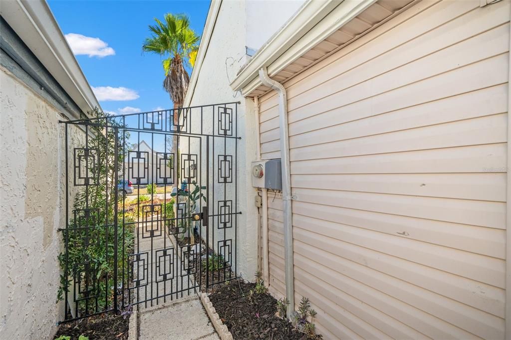 待售: $220,000 (2 贝兹, 2 浴室, 1464 平方英尺)