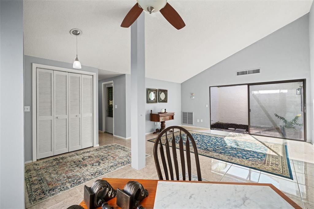 待售: $220,000 (2 贝兹, 2 浴室, 1464 平方英尺)