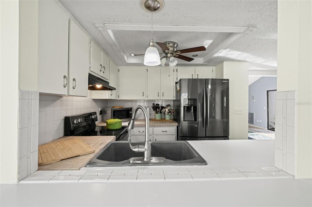 待售: $220,000 (2 贝兹, 2 浴室, 1464 平方英尺)