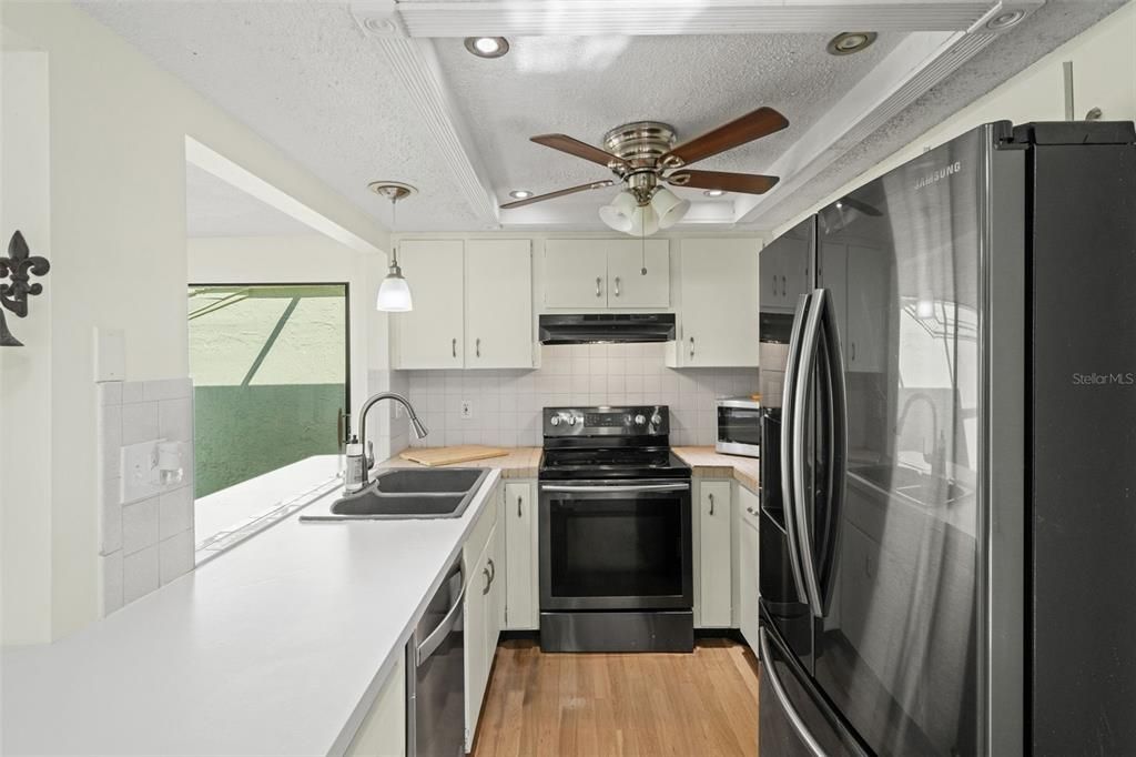 待售: $220,000 (2 贝兹, 2 浴室, 1464 平方英尺)