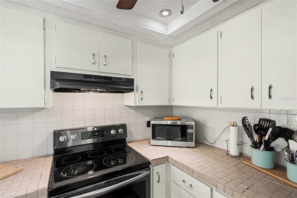 待售: $220,000 (2 贝兹, 2 浴室, 1464 平方英尺)