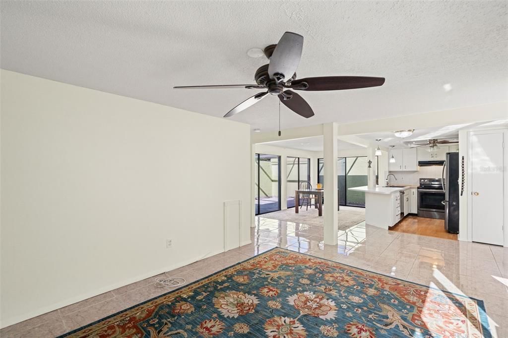 待售: $220,000 (2 贝兹, 2 浴室, 1464 平方英尺)