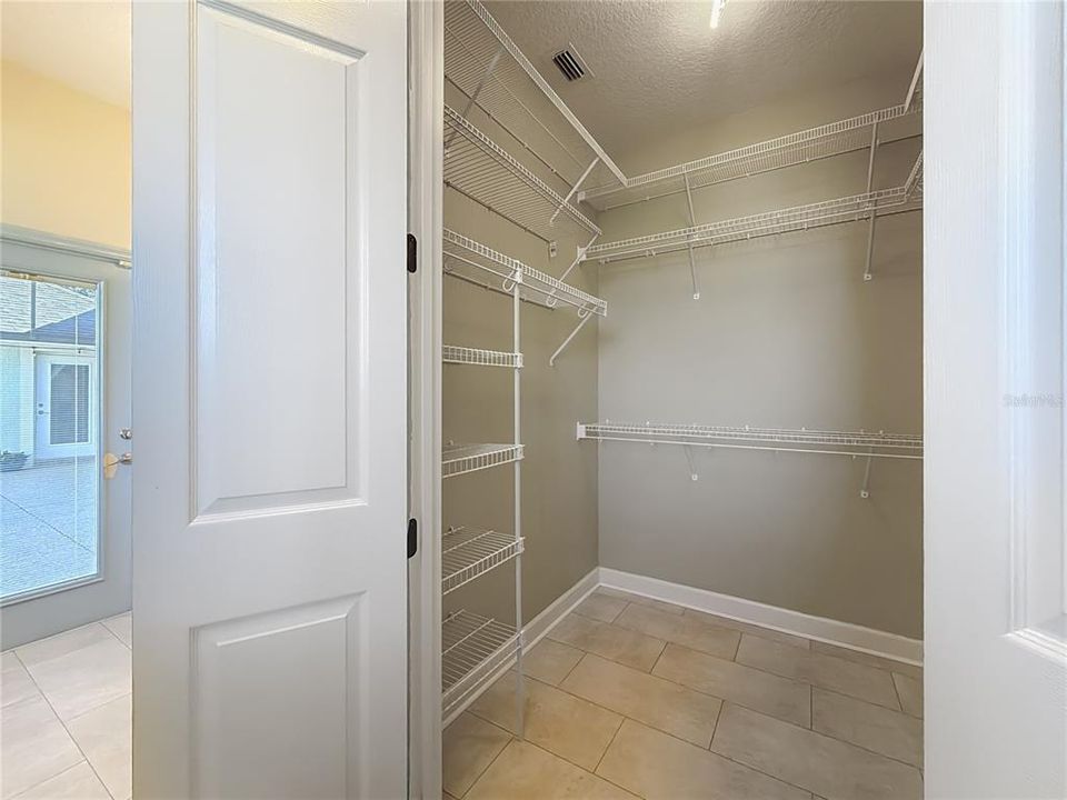 En Venta: $420,000 (3 camas, 3 baños, 2044 Pies cuadrados)