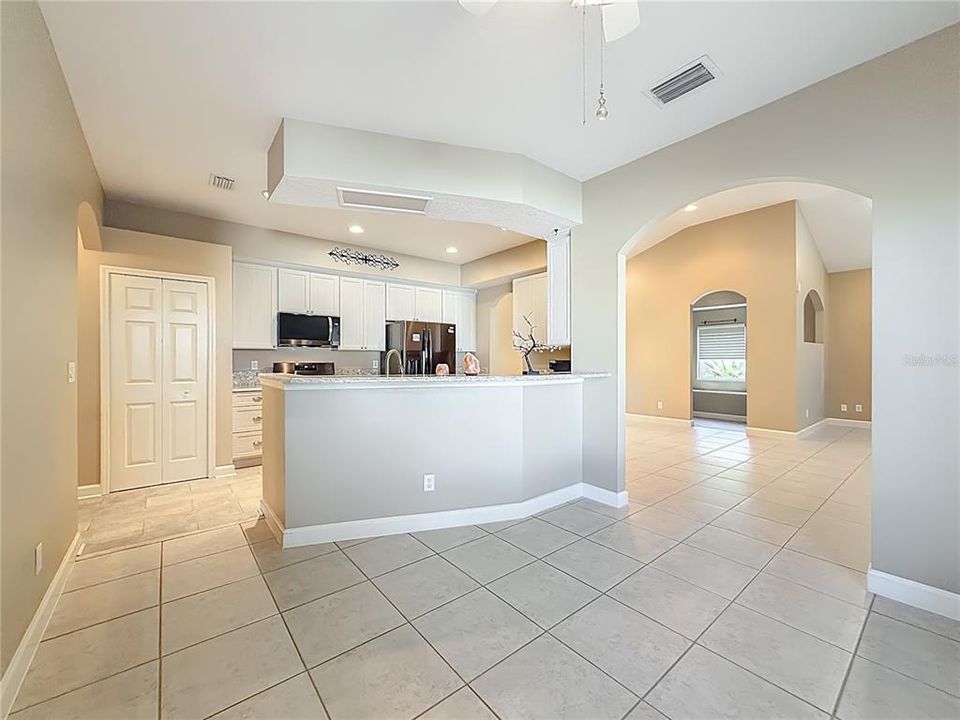 En Venta: $420,000 (3 camas, 3 baños, 2044 Pies cuadrados)