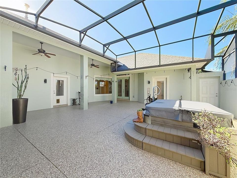 En Venta: $420,000 (3 camas, 3 baños, 2044 Pies cuadrados)