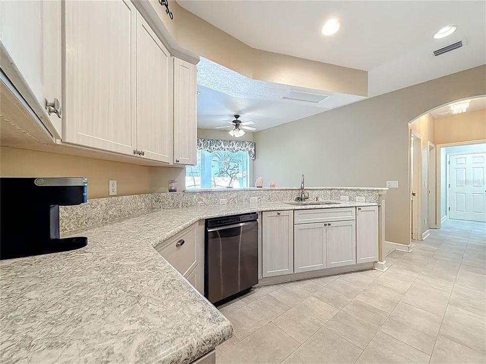 En Venta: $420,000 (3 camas, 3 baños, 2044 Pies cuadrados)