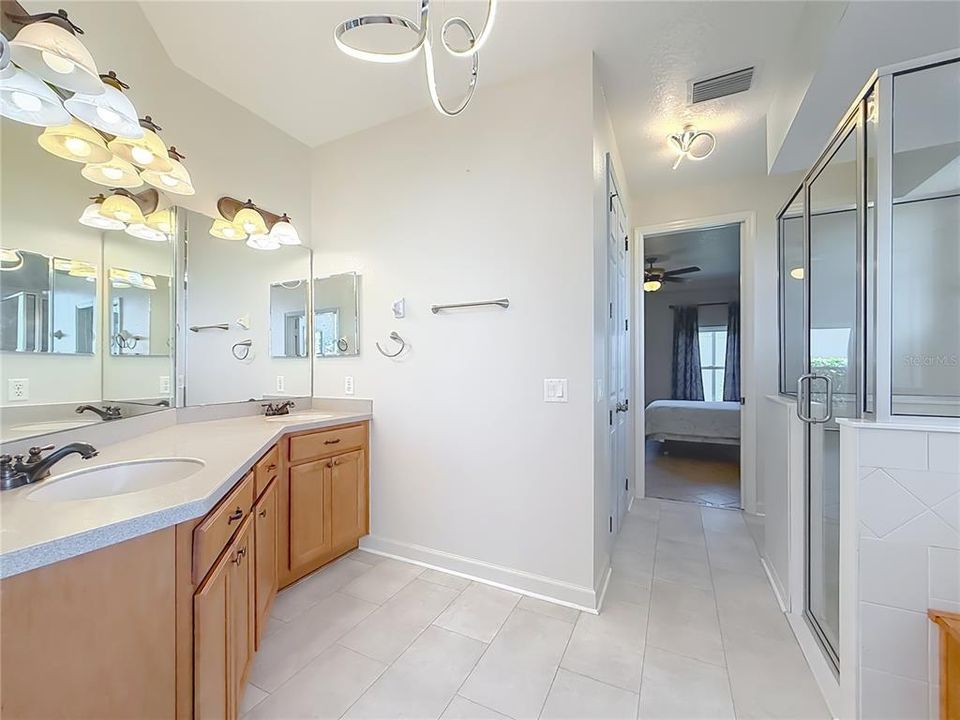 En Venta: $420,000 (3 camas, 3 baños, 2044 Pies cuadrados)