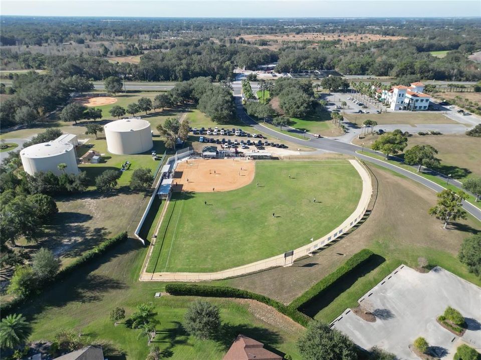 En Venta: $420,000 (3 camas, 3 baños, 2044 Pies cuadrados)