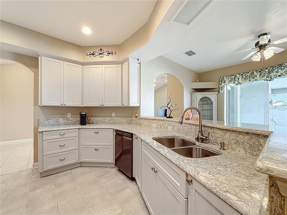 En Venta: $420,000 (3 camas, 3 baños, 2044 Pies cuadrados)