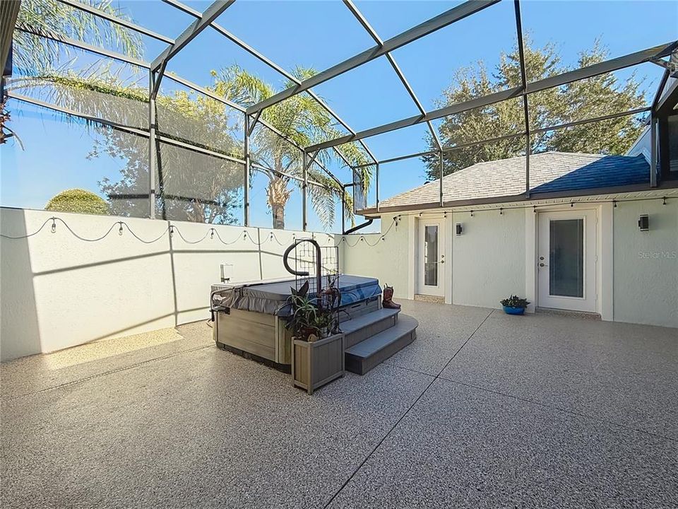 En Venta: $420,000 (3 camas, 3 baños, 2044 Pies cuadrados)