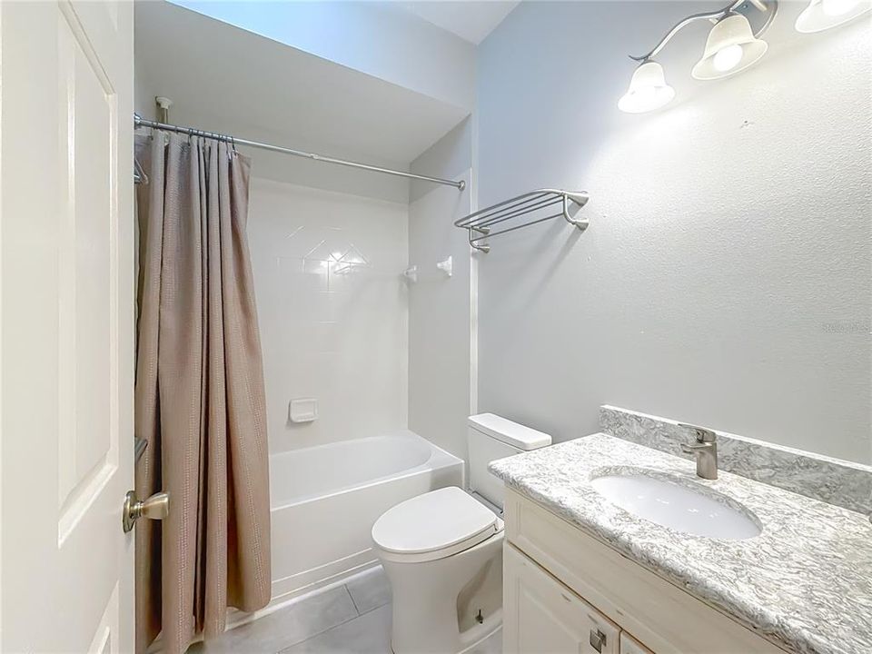 En Venta: $420,000 (3 camas, 3 baños, 2044 Pies cuadrados)