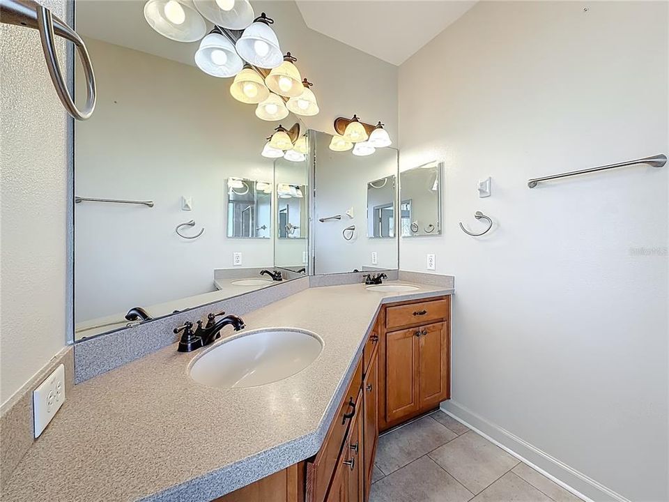 En Venta: $420,000 (3 camas, 3 baños, 2044 Pies cuadrados)