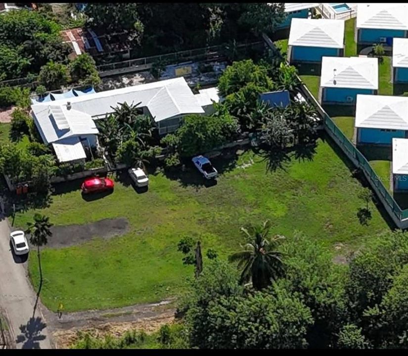 На продажу: $330,000 (0.27 acres)