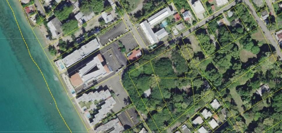 На продажу: $330,000 (0.27 acres)