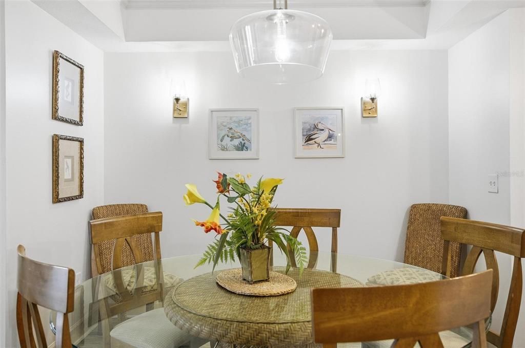 На продажу: $735,000 (3 спален, 3 ванн, 1676 Квадратных фут)