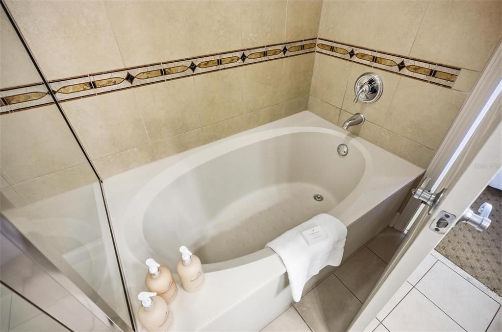 На продажу: $735,000 (3 спален, 3 ванн, 1676 Квадратных фут)