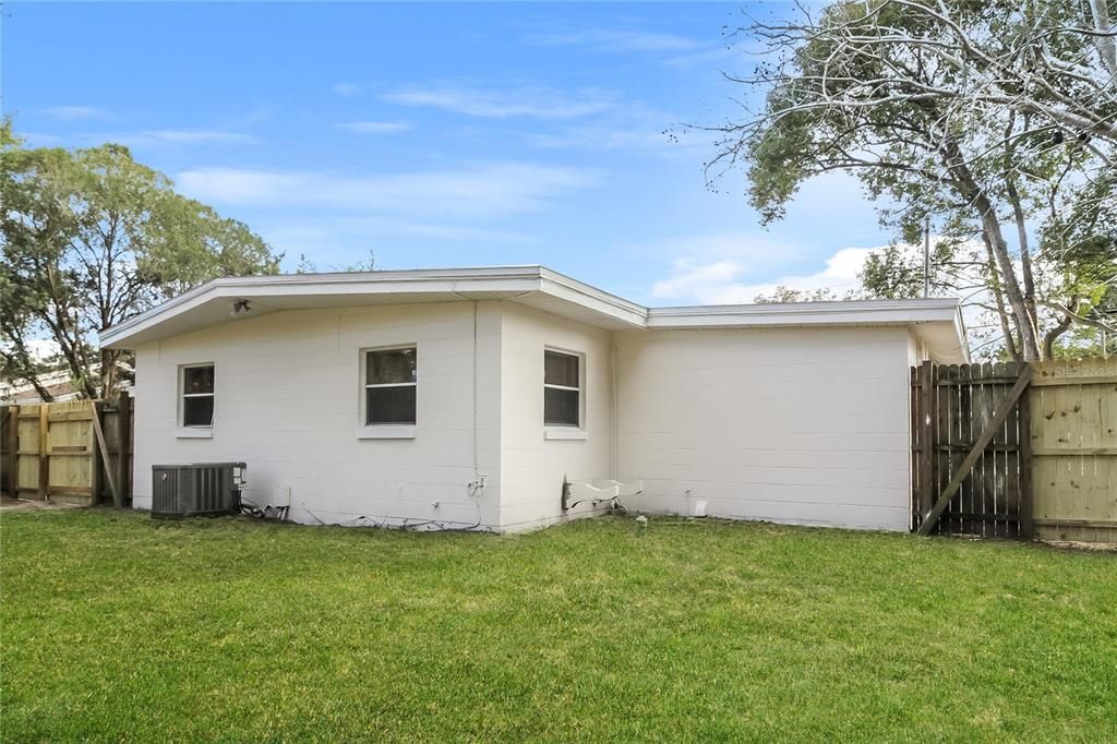 出租: $1,855 (3 贝兹, 1 浴室, 1200 平方英尺)