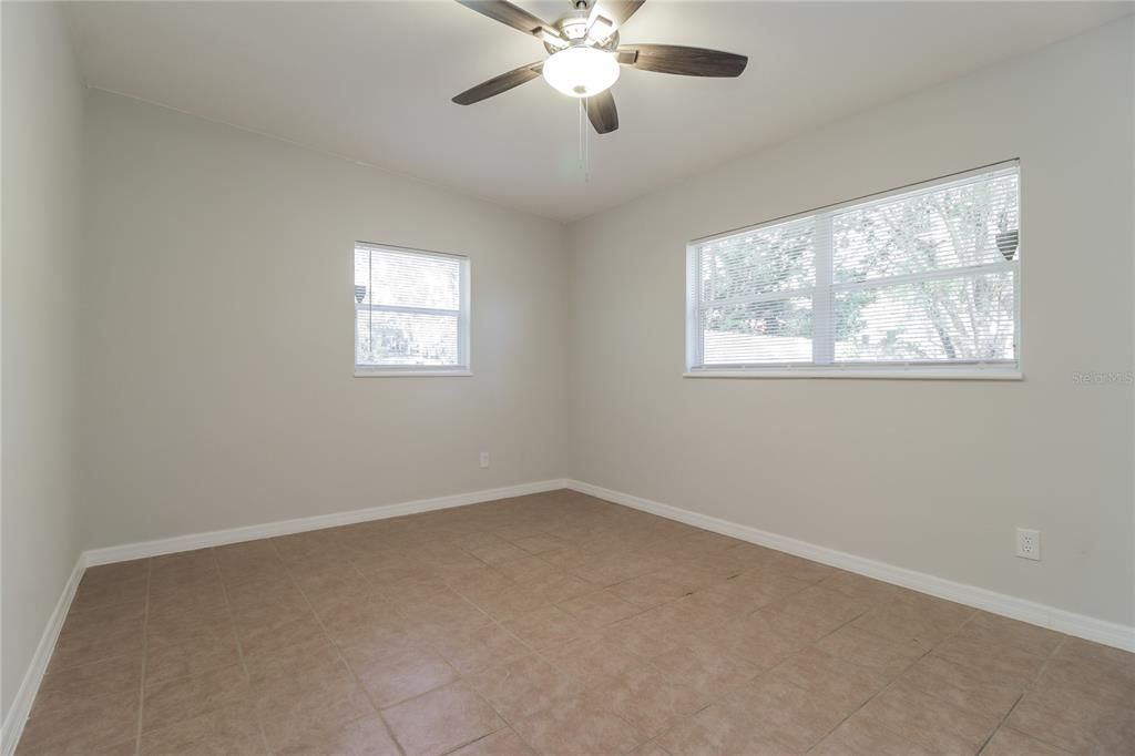 出租: $1,855 (3 贝兹, 1 浴室, 1200 平方英尺)