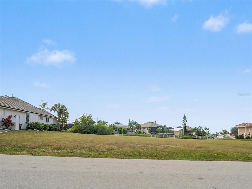 En Venta: $385,000 (0.22 acres)