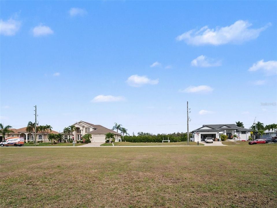 En Venta: $385,000 (0.22 acres)