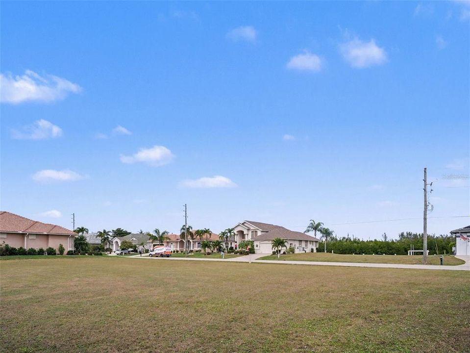 En Venta: $385,000 (0.22 acres)