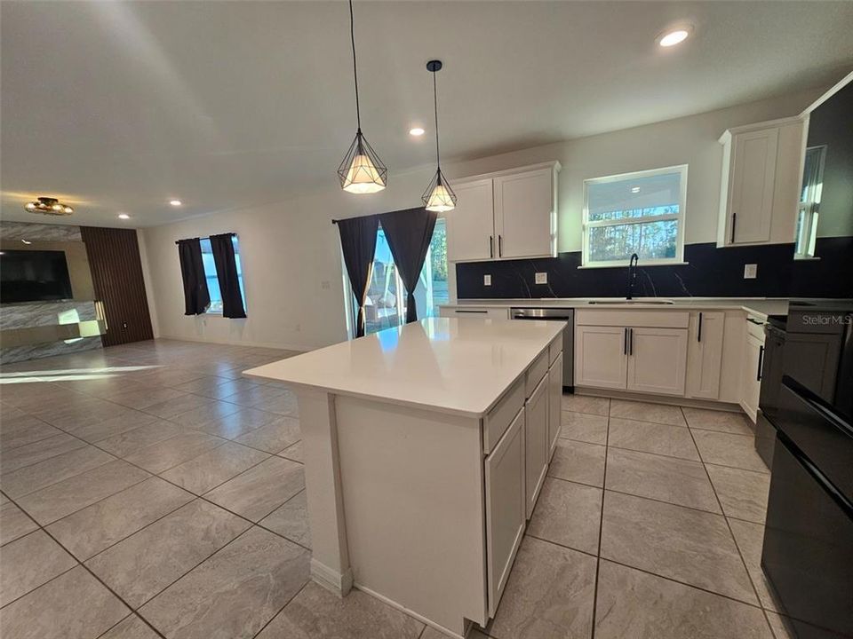 En Renta: $2,750 (5 camas, 3 baños, 2416 Pies cuadrados)