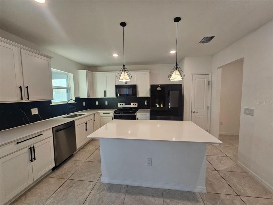 En Renta: $2,750 (5 camas, 3 baños, 2416 Pies cuadrados)