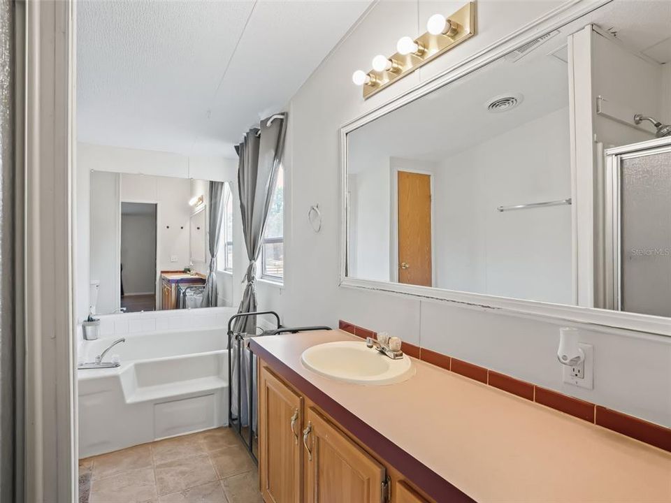 На продажу: $325,000 (2 спален, 2 ванн, 1008 Квадратных фут)