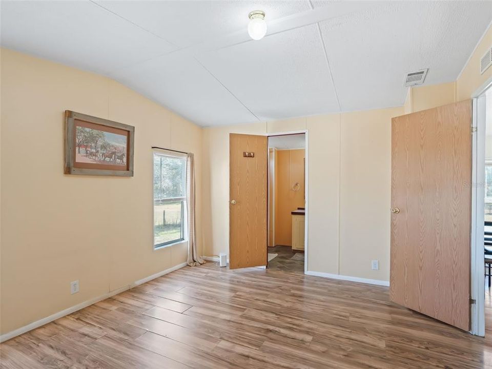 На продажу: $325,000 (2 спален, 2 ванн, 1008 Квадратных фут)