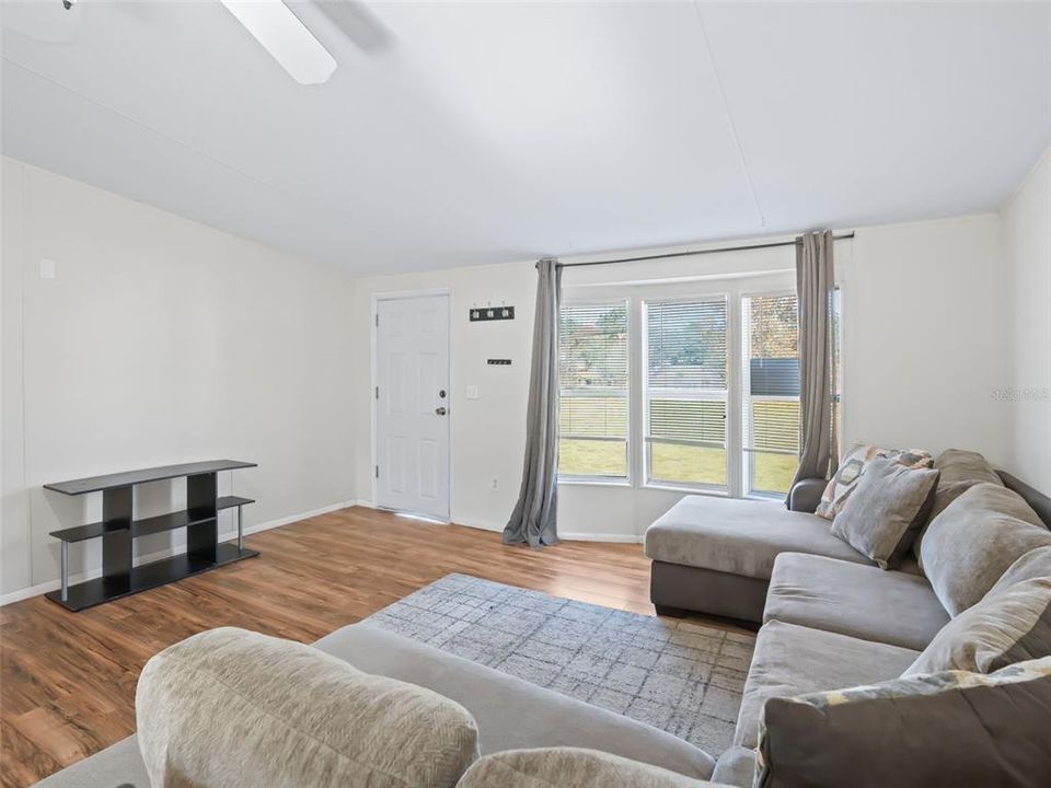 На продажу: $325,000 (2 спален, 2 ванн, 1008 Квадратных фут)