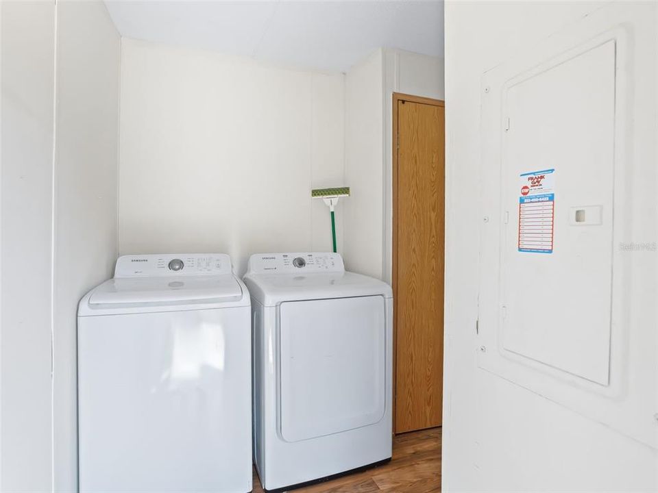 На продажу: $325,000 (2 спален, 2 ванн, 1008 Квадратных фут)