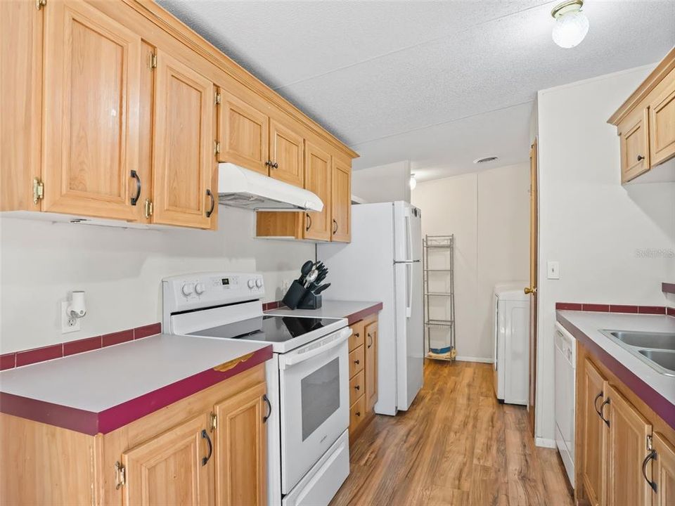 На продажу: $325,000 (2 спален, 2 ванн, 1008 Квадратных фут)