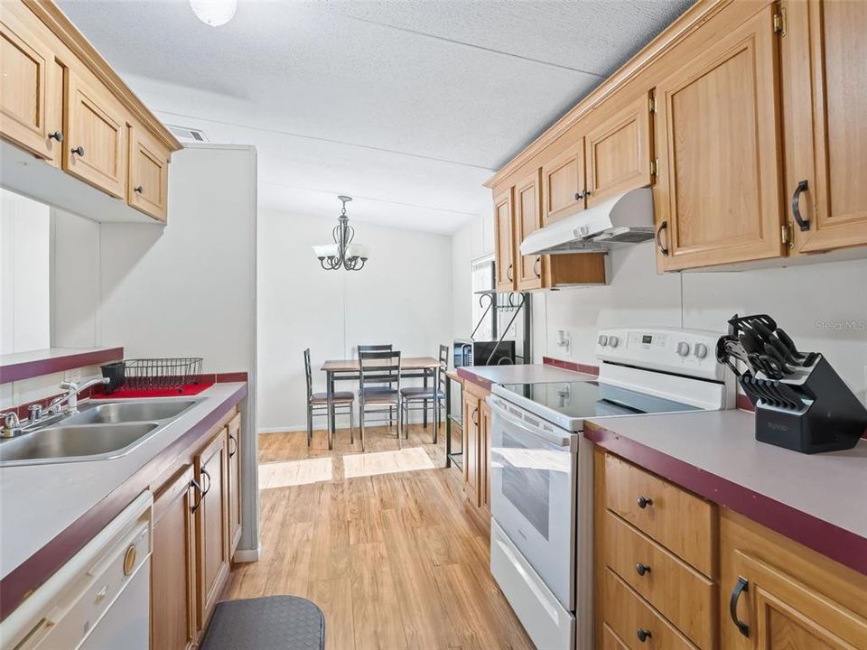 На продажу: $325,000 (2 спален, 2 ванн, 1008 Квадратных фут)