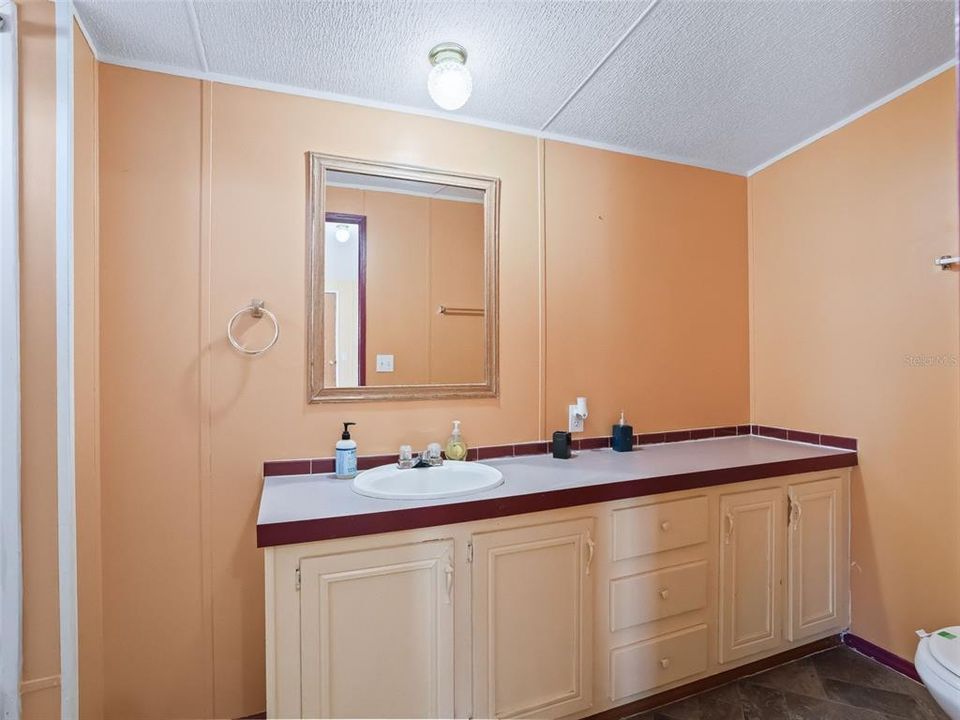 На продажу: $325,000 (2 спален, 2 ванн, 1008 Квадратных фут)